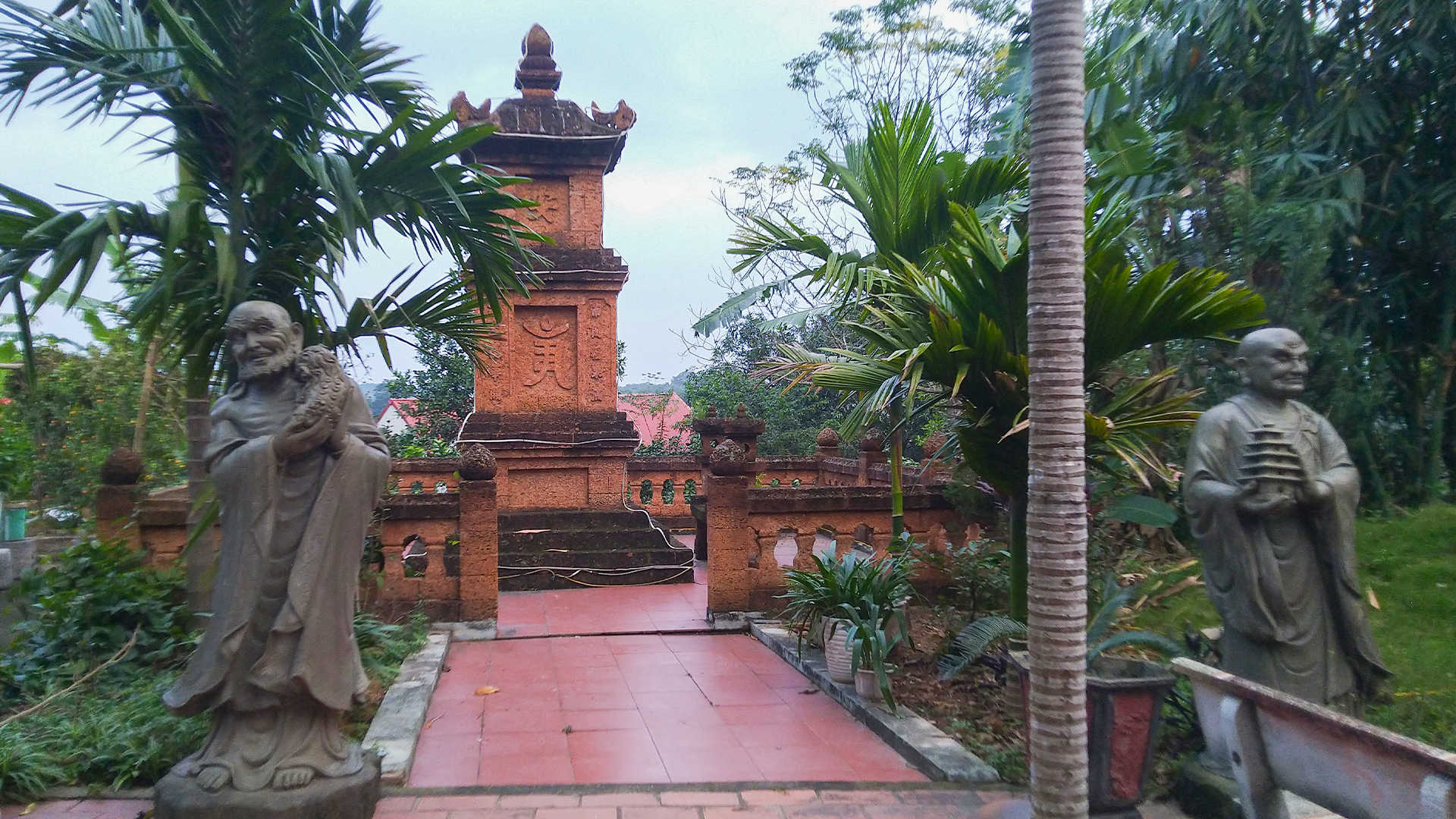 4_Tháp Thờ Bên Ngoài.jpg